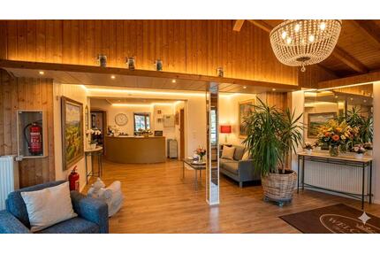 2 Häuser und ein Hotel - 649.000,00&nbsp;EUR Kaufpreis, ca.&nbsp; 1.200,00&nbsp;m&sup2; in Marburg (PLZ: 35039) Biegenviertel