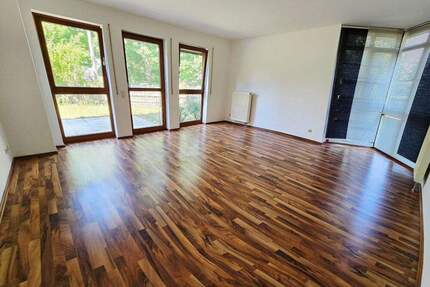 Tolle Lage -- 3 Zimmer Wohnung mit EBK - Terrasse - Garten in NürnbergEibach