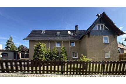 In zentraler Lage von Bad Klosterlausnitz wartet Ihr neues Zuhause mit Einliegerwohnung und großen Garten