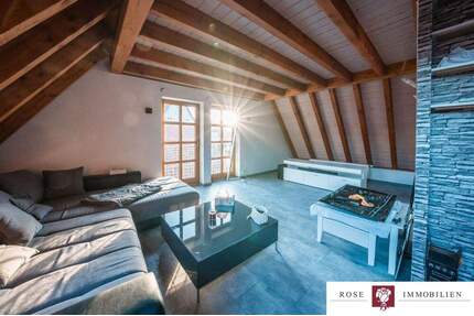 Helle Dachgeschosswohnung mit ausgebauter Bühne, Stellplatz und wunderschönem Ausblick auf die Felder von Leutenbach - Leutenbach-Heidenhof Weiler zum Stein