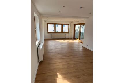 2 Zimmerwohnung, 80qm - 720,00&nbsp;EUR Kaltmiete, ca.&nbsp; 80,00&nbsp;m&sup2; in Steinheim am Albuch (PLZ: 89555)
