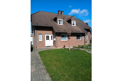 Charmante Doppelhaushälfte in Sonsbeck-Hamb mit großem Grundstück
