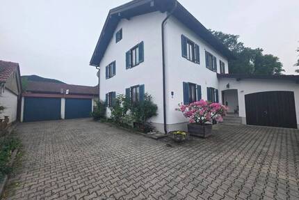 Charmantes 2-Familienhaus in Frasdorf - Zwei Wohneinheiten und viel Entwicklungspotenzial