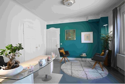 Wohnung, derzeit als Büro genutzt, im ersten OG in Vaihingen zu verkaufen.