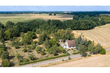 Großzügiges Wohnanwesen mit ELW, Nebengebäuden, 3.700m² Grundst. - Löwenberger Land