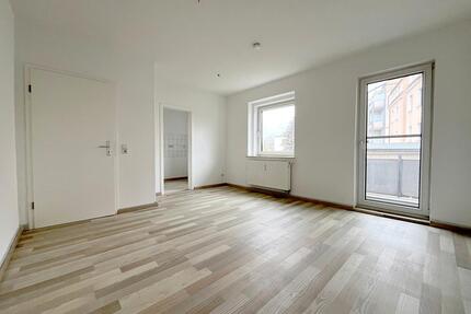 Frisch eingetroffen: 3-Raumwohnung mit Balkon im 1. OG! - Glauchau