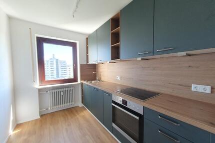 Helle 2-Zimmer Wohnung zentral mit EBK und Balkon mit Fernblick - Burghausen