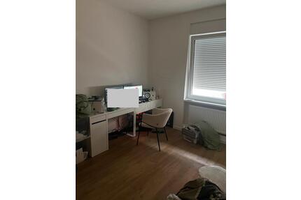 Eine WG Zimmer 16m - 500,00&nbsp;EUR Kaltmiete, ca.&nbsp; 16,00&nbsp;m&sup2; in Stein (PLZ: 90547)