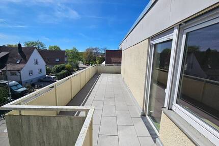 Lichtdurchflutete Wohnung mit großer Dachterrasse - Leonberg