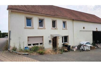 4 Seiten Hof mit viel Potenzial - Medard