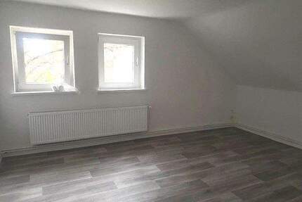 Schöne Dachgeschosswohnung (2.OG) - Tageslichtbad mit Dusche - Clausthal-Zellerfeld