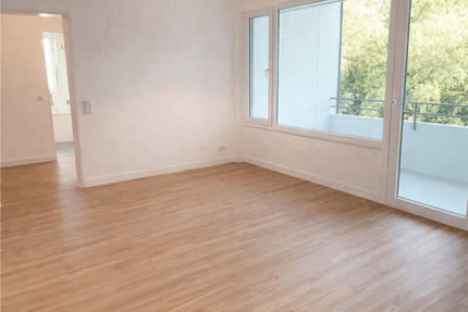 Idyllisches Wohnen: 5-Zimmer-Wohnung in Düsseldorf-Ludenberg mit Balkon und Einbauküche