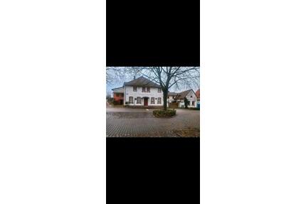 Attraktives 950 qm Grundstück mit vielseitigen Bestandsgebäude ! - Insheim