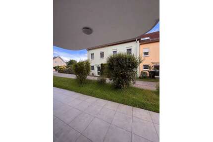 Wohnung zum Mieten in Weinböhla 825,00 € 61.08 m²