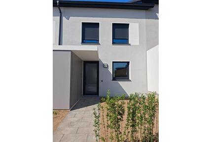 Erstbezug – Modernes 4-Zimmer-Reihenhaus mit Garten - Stein