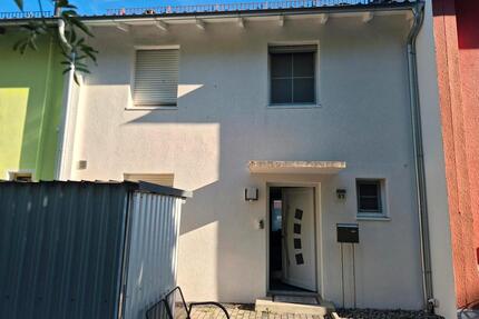 Reihenmittelhaus in Burghausen - 420.000,00&nbsp;EUR Kaufpreis, ca.&nbsp; 110,00&nbsp;m&sup2; in Burghausen (PLZ: 84489)