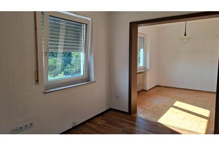 Helle 4-Zimmer-Wohnung mit Balkon & EBK in Backnang zu vermieten