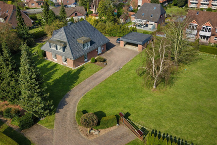 Repräsentatives Einfamilienhaus auf weitläufigem Grundstück in Sackgassenlage von Stockelsdorf