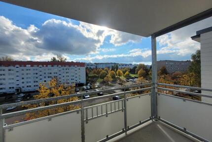 Erstbezug nach Sanierung +++ neues Wannenbad +++ neuer Balkon +++ tolle Aussicht - Plauen Alt Chrieschwitz