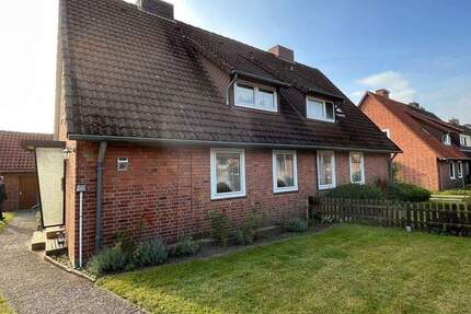 Kleine solide Doppelhaushälfte mit großem Garten - Schneverdingen