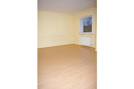 Gepflegte 2 Zimmer-Einheit mit Balkon, Aufzug und Einbauküche - Berlin Spandau
