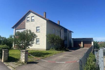 Mehrfamilienhaus in ruhiger Wohnlage mit attraktiver Ortsrand-Aussicht - Eschenbach
