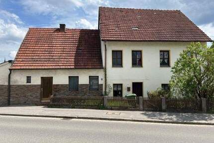 Zwei sanierungsbedürftige Einfamilienhäuser in zentraler Lage von Teublitz