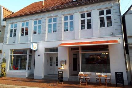 *** Gelegenheit *** Gepflegtes und teilsaniertes Wohn-, und Geschäftshaus im Zentrum von Glückstadt ***