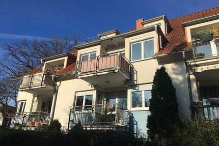 Frisch renovierte, modernisierte und helle 2-Z-WOHNUNG mit Balkon direkt am Agra-Park - Markkleeberg