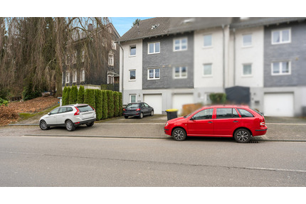Modernes Reihenendhaus mit Südgarten, überdachter Terrasse und Photovoltaik in Remscheid