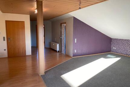 Großzügige 2-Zimmer-DG-Wohnung mit Balkon in Hünfelden Dauborn