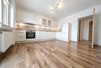 hochwertige renovierte 3,5 Zimmer Wohnung - Sinzing