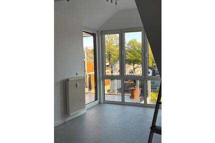 Modernisierte 2-Zimmer Dachgeschosswohnung mit Balkon in Moers-Ut