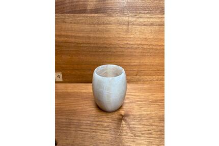 Kleiner Becher Marmor Stein - 7,00&nbsp;EUR Kaltmiete, ca.&nbsp; 0,00&nbsp;m&sup2; in Krefeld (PLZ: 47800) Bockum