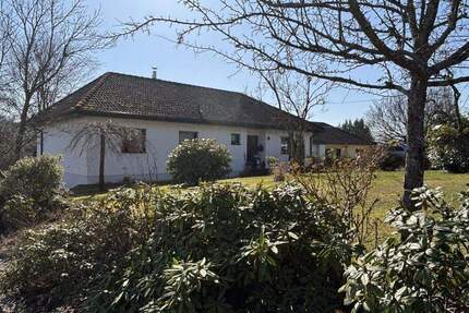Perfekt für eine Familie: sonnige Lage, gepflegter Garten, großzügiges Haus, Doppelgarage - Reichshof Brüchermühle