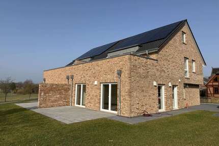 Haus zum Mieten in Toppenstedt 1.800,00 € 161 m²