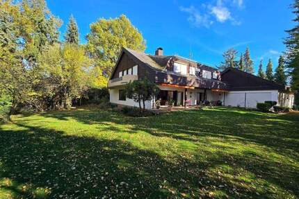 Tolle Lage -- Geräumiges Einfamilienhaus mit schönem Garten -- Einliegerwohnung -- - Weiden in der Oberpfalz Lerchenfeld