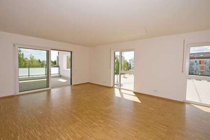 Wohnung zum Mieten in Augsburg-Göggingen 1.920,00 € 140.44 m²