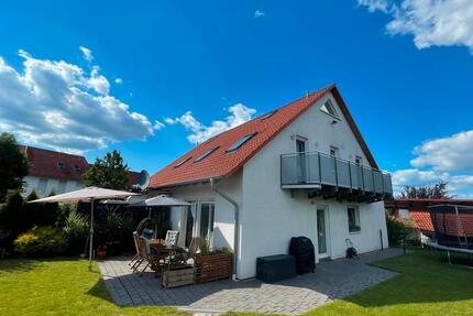 Doppelhaushälfte mit Garten, Terrasse, Balkon und Carport - Wolfsburg Detmerode