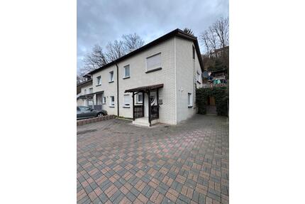 Charmante Doppelhaushälfte in ruhiger Einbahnstraße. (Reichshof)