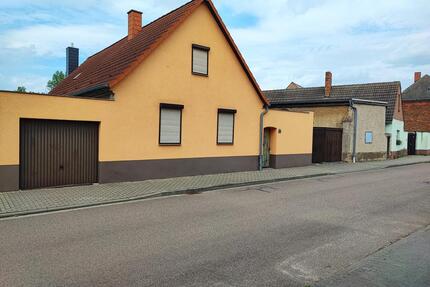 Wohnhaus mit großem Grundstück Garage Stallungen in Drosa - Osternienburger Land
