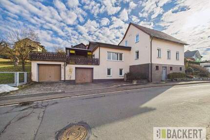 Wohnen, Arbeiten, Hobby. Hier ist vieles möglich. Geräumiges Wohnhaus sucht Liebhaber! - Altenkunstadt / Woffendorf