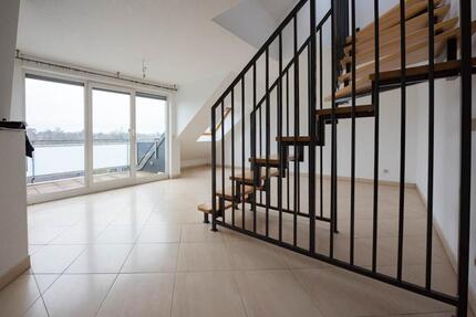 Wohnen auf zwei Ebenen: Gemütliche Maisonette mit Balkon und Ausblick - Essen Stadtbezirk VIII