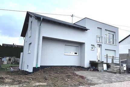 Perl – Zweifamilienhaus Ausbaupotenzial kernsaniert 4 Seiten frei