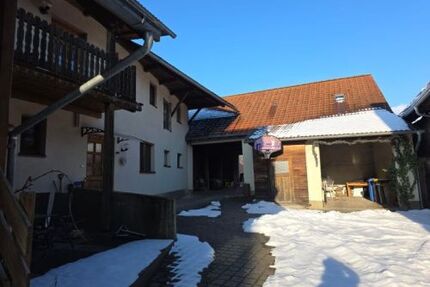 Einfamilienhaus mit Anbau, Garagenhaus und Halle in 97461 Hofheim-Rügheim (10630)