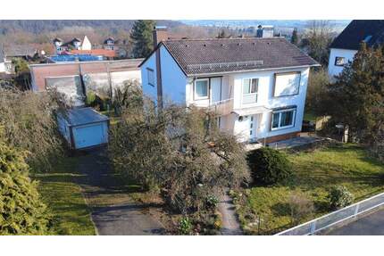 Gepflegtes Zweifamilienhaus mit großzügigen Grundstück in Kassel
