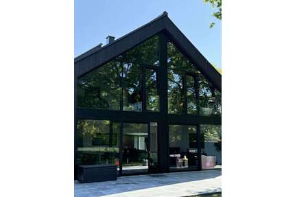 Haus zum Kaufen in Isernhagen 1.769.000,00 € 295 m²