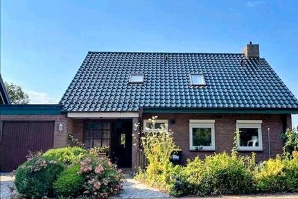 von privat: Einfamilienhaus in Sackgassenlage mit Schlossblick - Plön