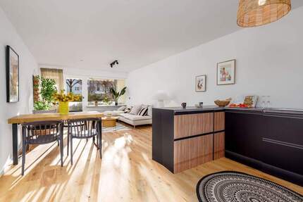 Bogenhausen: Hochwertig modernisierte 3-Zimmer-Wohnung mit 2 Loggien & Blick ins Grüne - München