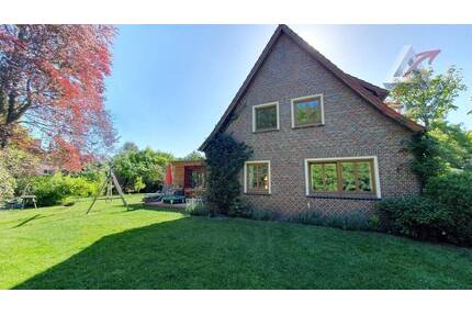 Großzügiges Wohnhaus-Grundstück mit Bebauungsmöglichkeit - Uplengen / Remels